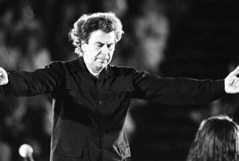 mikis-theodorakis-1983